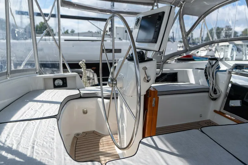 Slide: The Image of Passport Vista 545 Center Cockpit 2018 - 5675789