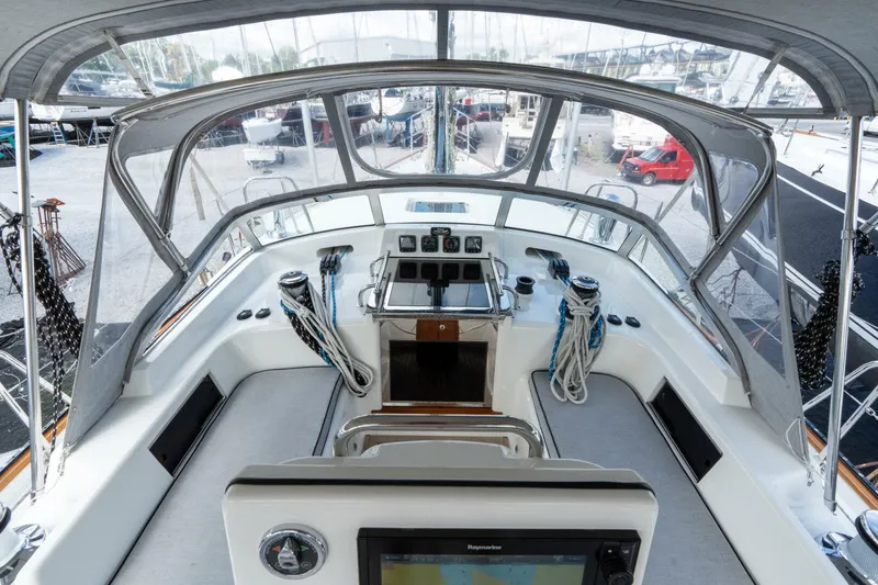 Slide: The Image of Passport Vista 545 Center Cockpit 2018 - 5675754