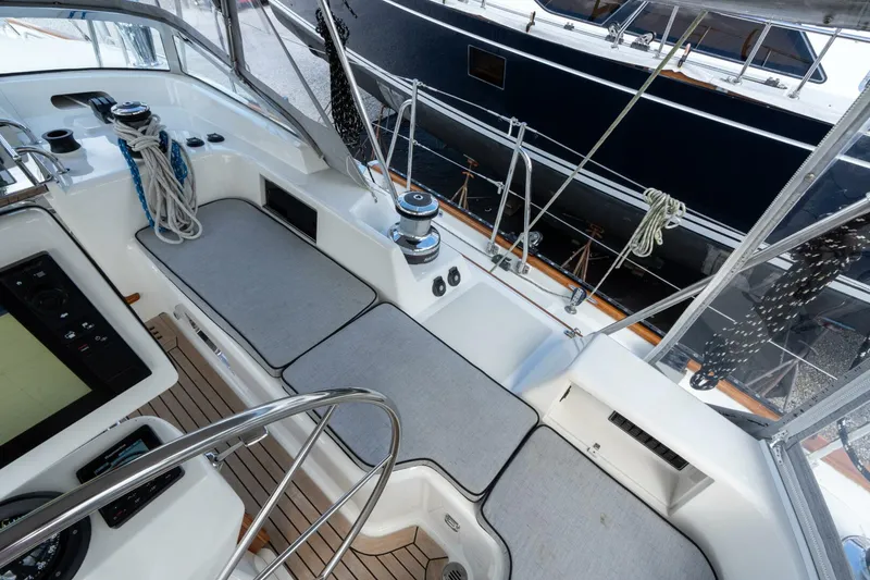 Slide: The Image of Passport Vista 545 Center Cockpit 2018 - 5675756