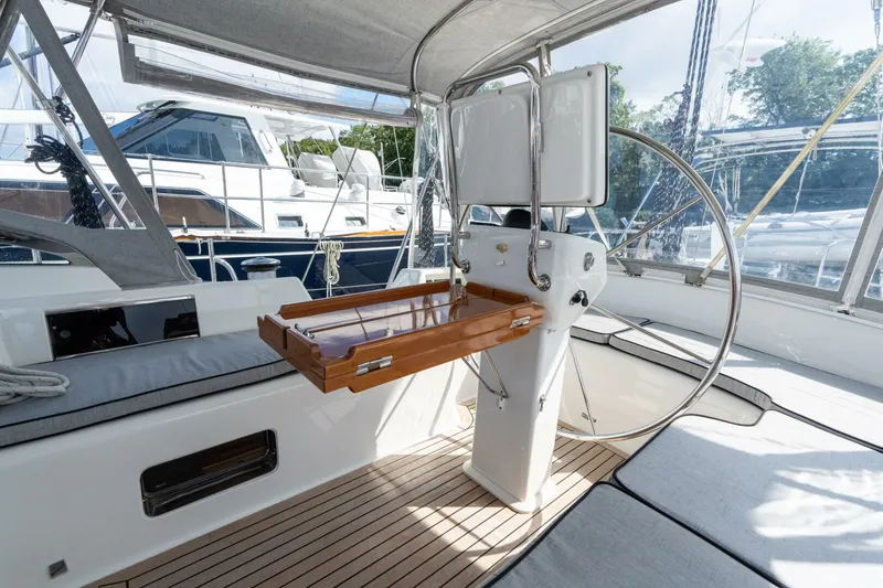 Slide: The Image of Passport Vista 545 Center Cockpit 2018 - 5675760