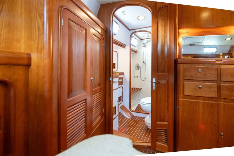 Slide: The Image of Passport Vista 545 Center Cockpit 2018 - 5675725