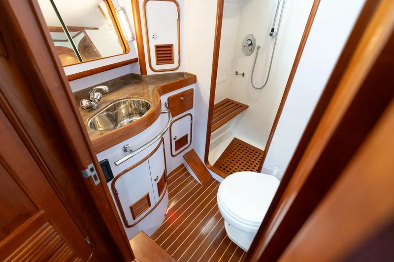 Slide: The Image of Passport Vista 545 Center Cockpit 2018 - 5675727