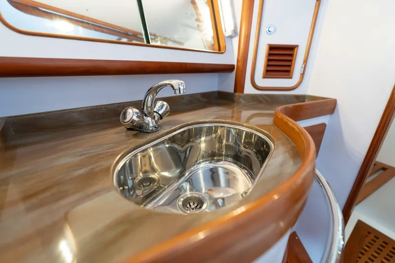 Slide: The Image of Passport Vista 545 Center Cockpit 2018 - 5675728