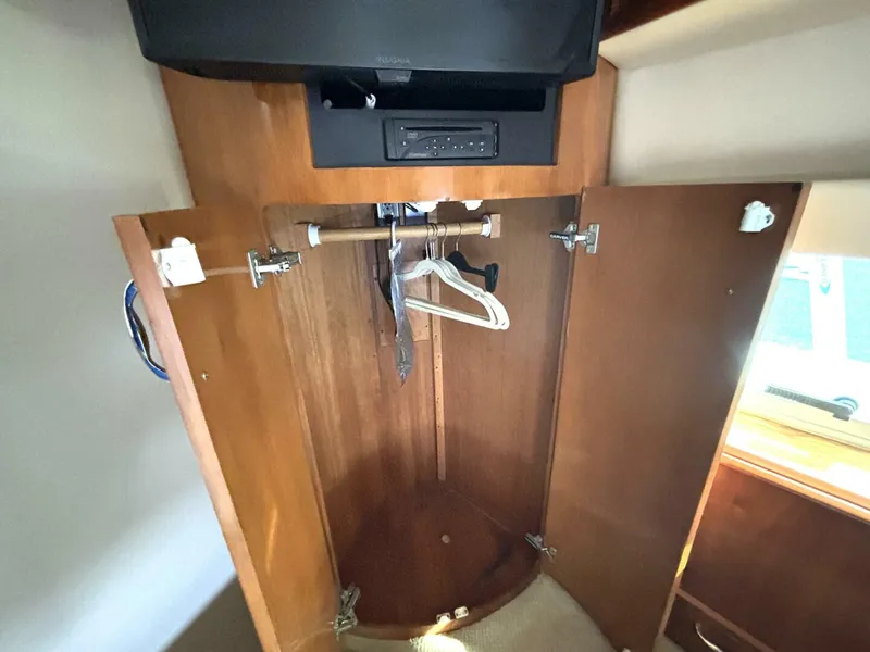 Slide: The Image of Carver 396 Motor Yacht 2003 - 5664157