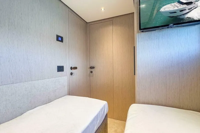 Slide: The Image of Ferretti 580 2024 - 5664235