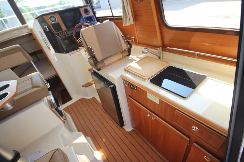 Slide: The Image of Ranger Tug R-25 Luxury Edition 2023 - 5664975