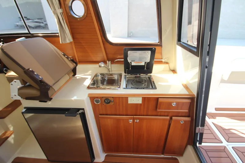 Slide: The Image of Ranger Tug R-25 Luxury Edition 2023 - 5664977