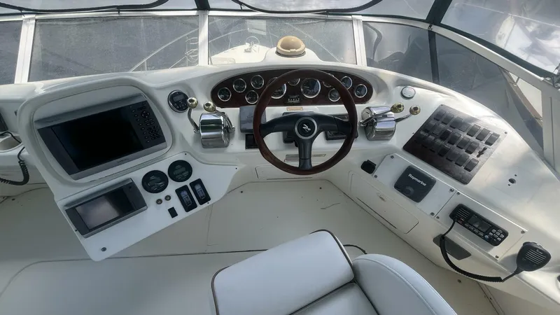 Slide: The Image of Sea Ray 380 Aft Cabin 2000 - 5665253