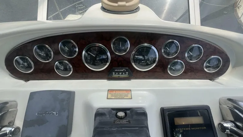 Slide: The Image of Sea Ray 380 Aft Cabin 2000 - 5665259