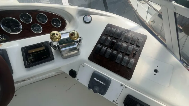 Slide: The Image of Sea Ray 380 Aft Cabin 2000 - 5665280