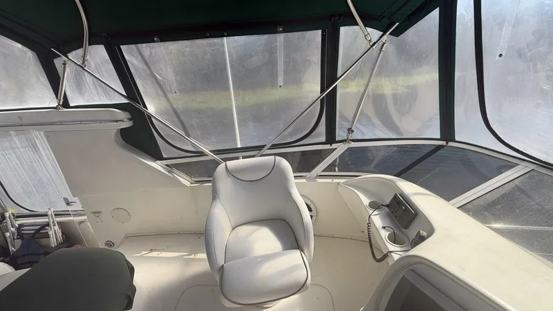 Slide: The Image of Sea Ray 380 Aft Cabin 2000 - 5767947