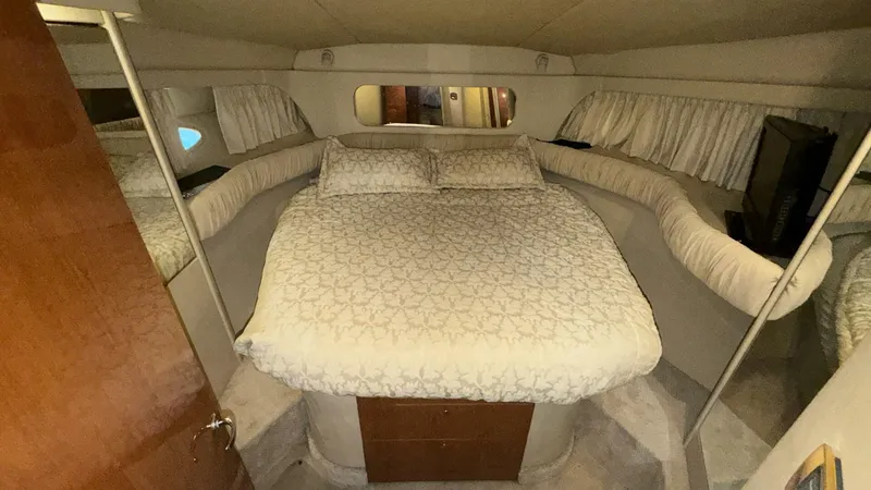 Slide: The Image of Sea Ray 380 Aft Cabin 2000 - 5767984