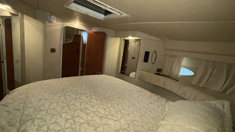 Slide: The Image of Sea Ray 380 Aft Cabin 2000 - 5767985