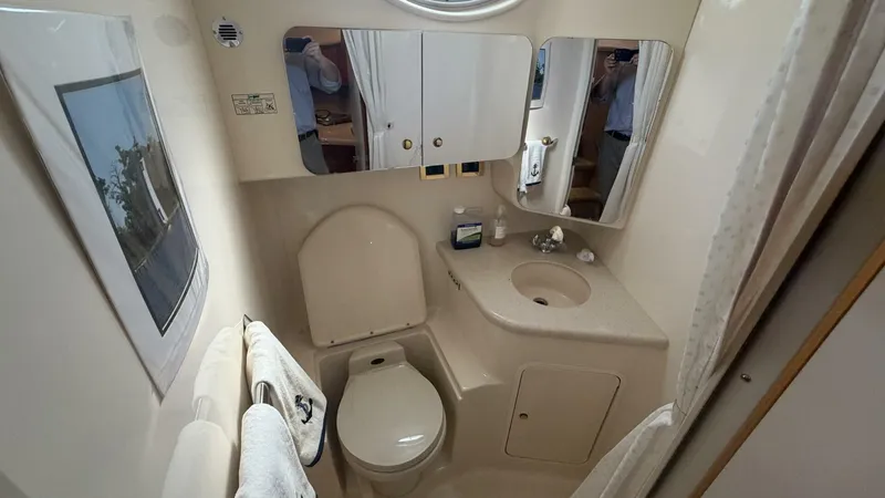 Slide: The Image of Sea Ray 380 Aft Cabin 2000 - 5767967