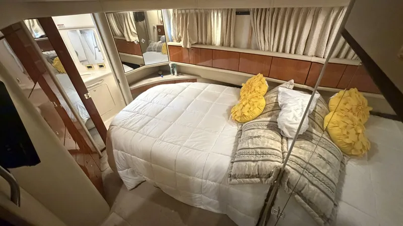 Slide: The Image of Sea Ray 380 Aft Cabin 2000 - 5767978