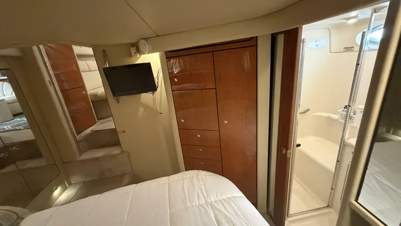 Slide: The Image of Sea Ray 380 Aft Cabin 2000 - 5767982