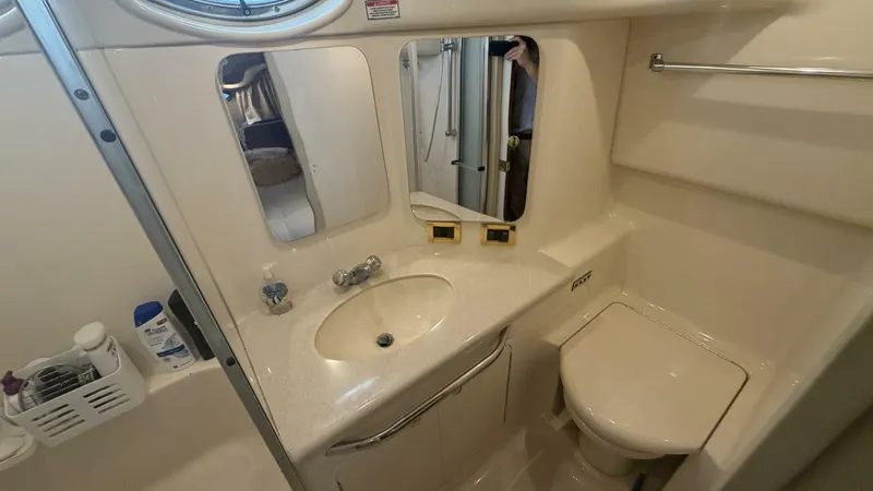Slide: The Image of Sea Ray 380 Aft Cabin 2000 - 5767980