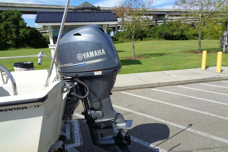 Slide: The Image of Boston Whaler Montauck 17 CC 1986 - 5665529