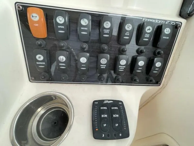 Slide: The Image of Grady-White 235 Freedom 2018 - 5665611