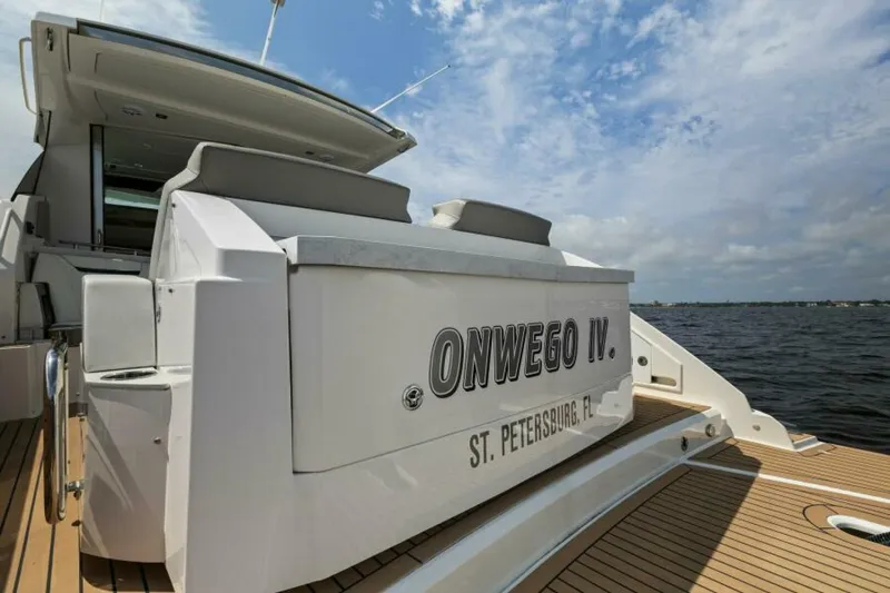 Slide: The Image of 2022 Tiara Sport 43 LE - 5665814