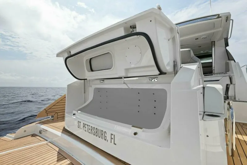 Slide: The Image of 2022 Tiara Sport 43 LE - 5665816