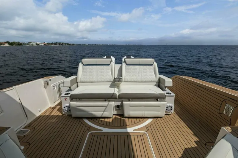 Slide: The Image of 2022 Tiara Sport 43 LE - 5665821