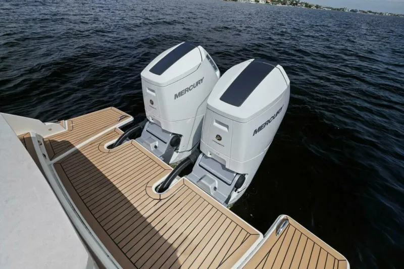 Slide: The Image of 2022 Tiara Sport 43 LE - 5665824