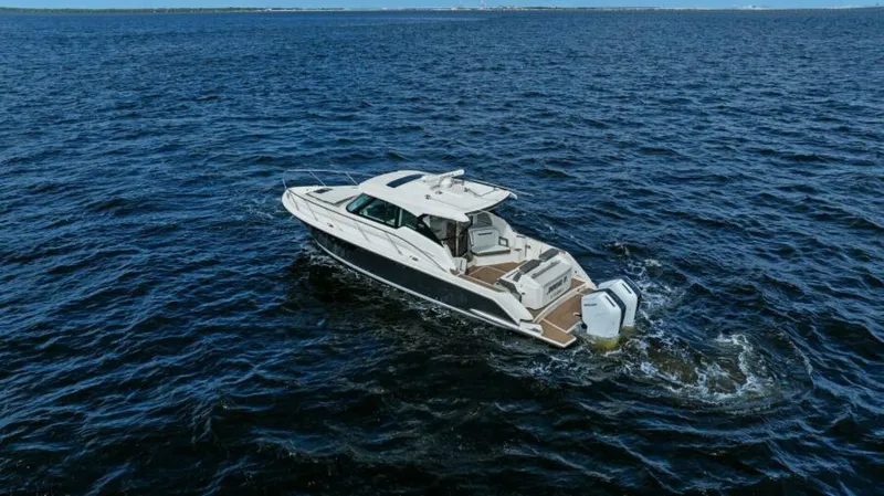 Slide: The Image of 2022 Tiara Sport 43 LE - 5665846