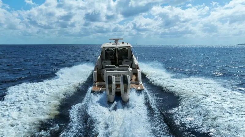 Slide: The Image of 2022 Tiara Sport 43 LE - 5665855