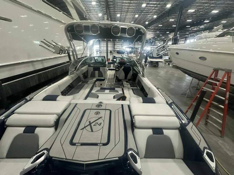 Slide: The Image of Mastercraft X24 2019 - 5665923