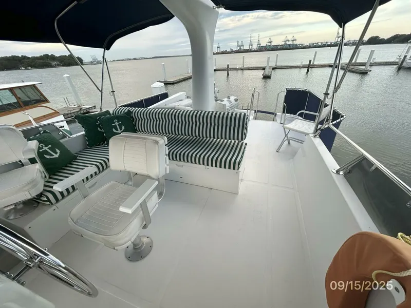 Slide: The Image of 45' Ocean Alexander flybridge aft - 5666014