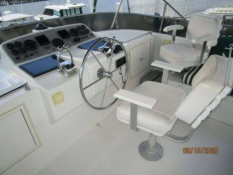 Slide: The Image of 45' Ocean Alexander flybridge helm2 - 5666018