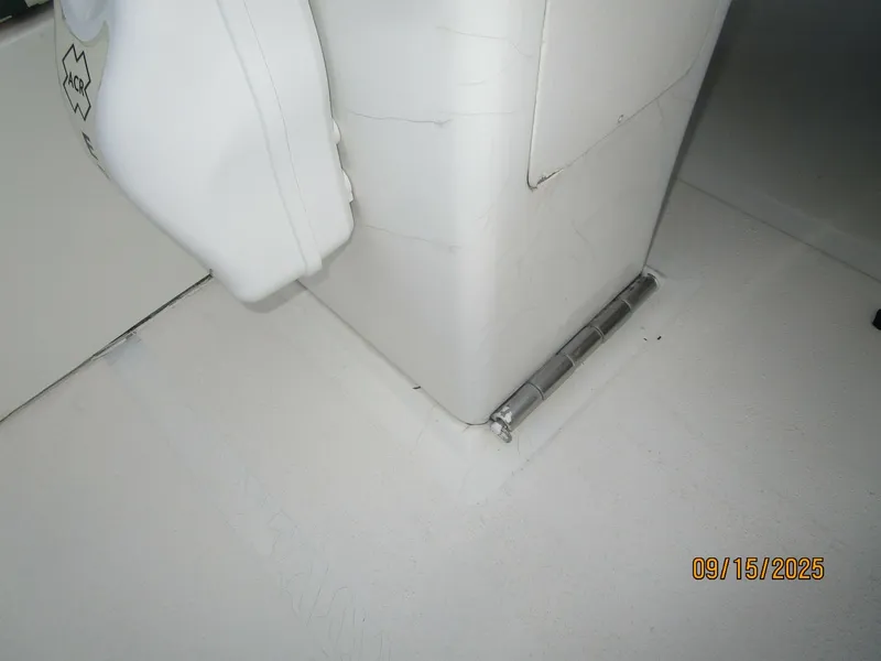 Slide: The Image of 45' Ocean Alexander mast base hinge - 5666041