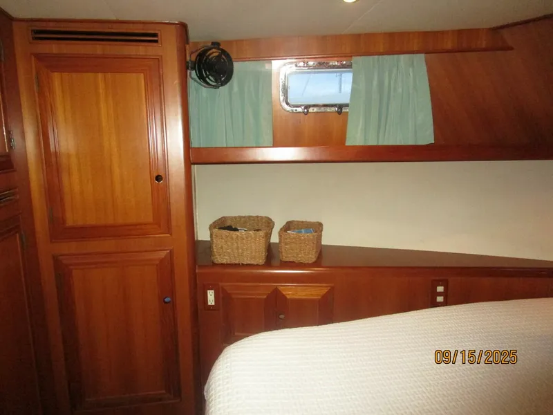 Slide: The Image of 45' Ocean Alexander master stateroom port - 5666050