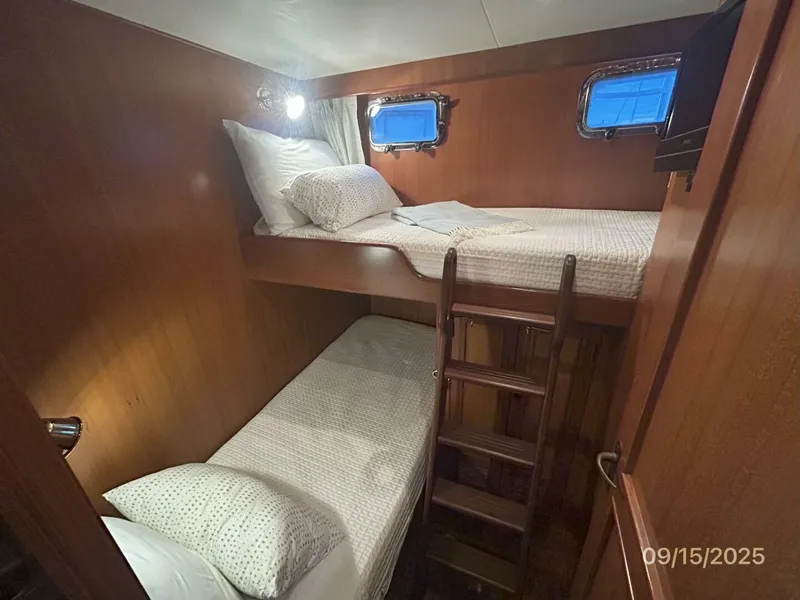 Slide: The Image of 45' Ocean Alexander guest stateroom - 5666037