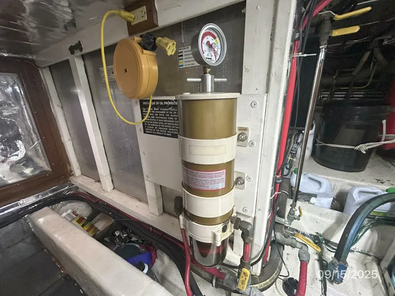 Slide: The Image of 45' Ocean Alexander starboard Racor fuel filter - 5666077