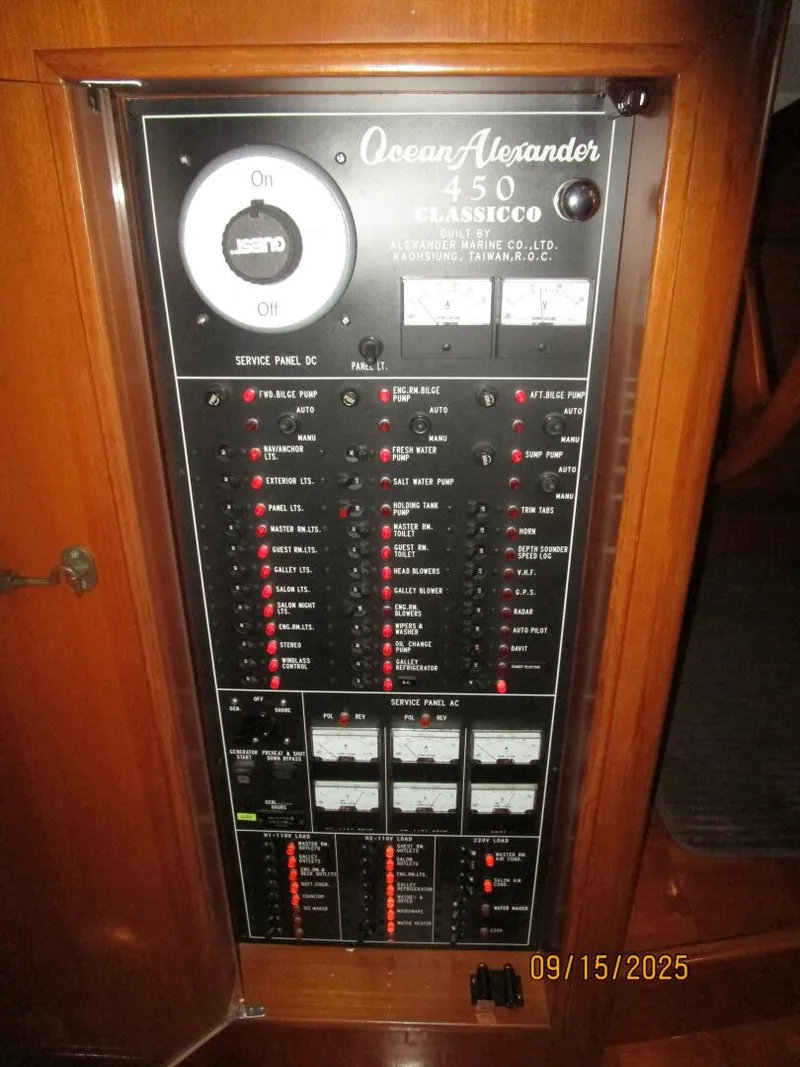 Slide: The Image of 45' Ocean Alexander electrical panel - 5666011