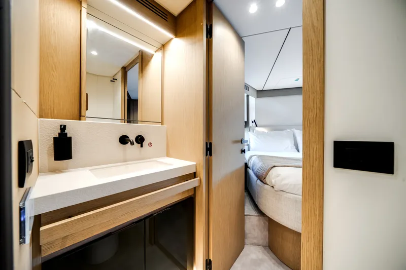 Slide: The Image of Azimut Fly 62 2026 - 5829442
