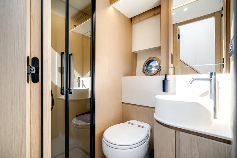 Slide: The Image of Azimut Fly 62 2026 - 5829446