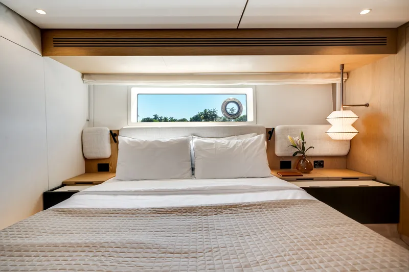 Slide: The Image of Azimut Fly 62 2026 - 5829449