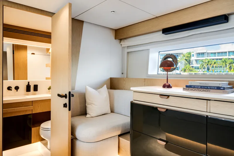 Slide: The Image of Azimut Fly 62 2026 - 5829452