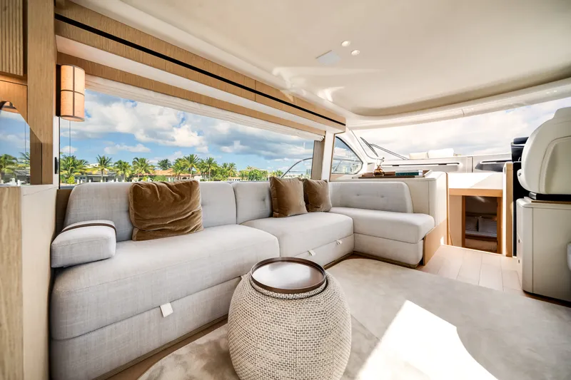 Slide: The Image of Azimut Fly 62 2026 - 5829469