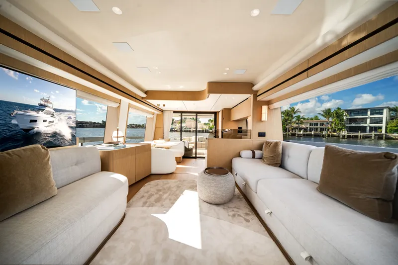 Slide: The Image of Azimut Fly 62 2026 - 5829471