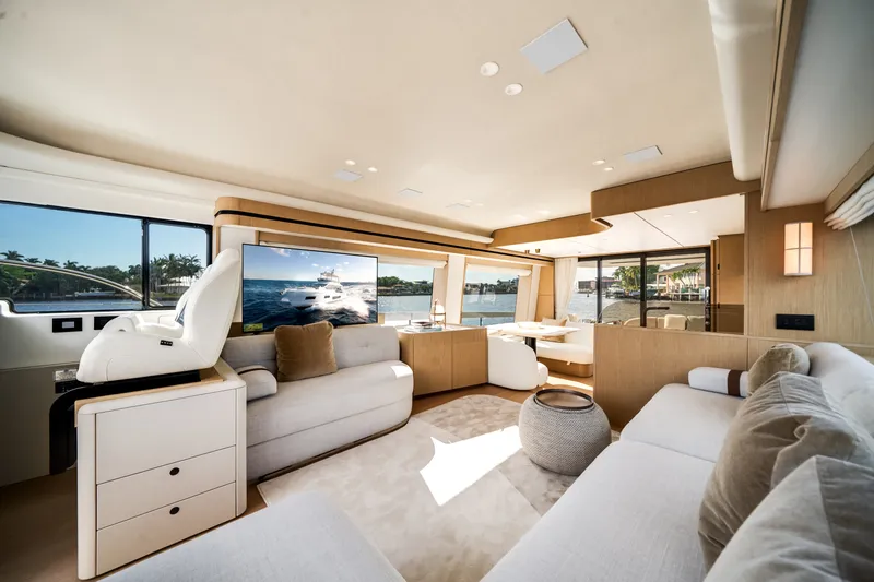 Slide: The Image of Azimut Fly 62 2026 - 5829472