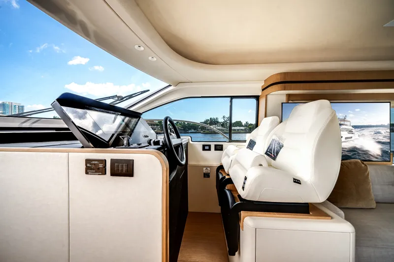 Slide: The Image of Azimut Fly 62 2026 - 5829474