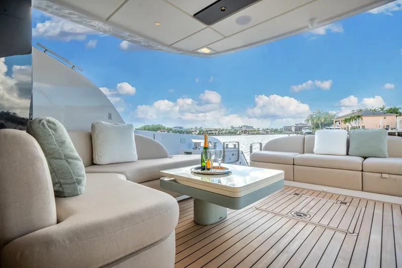 Slide: The Image of Azimut Fly 62 2026 - 5829477