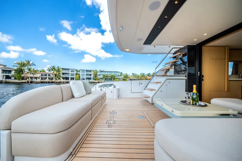 Slide: The Image of Azimut Fly 62 2026 - 5829481