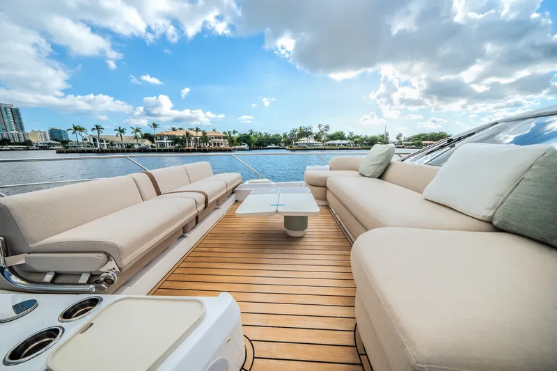 Slide: The Image of Azimut Fly 62 2026 - 5829487