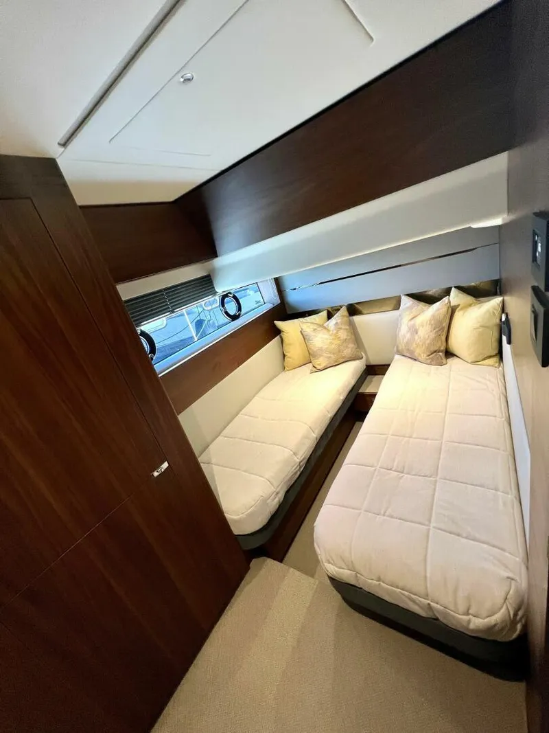 Slide: The Image of Princess S62 2023 - 5666826