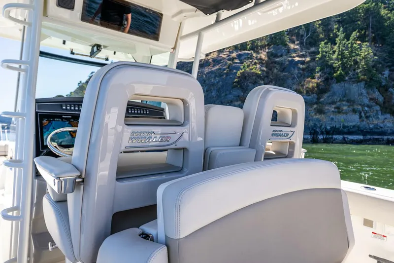 Slide: The Image of Boston Whaler 330 Outrage 2017 - 5667088